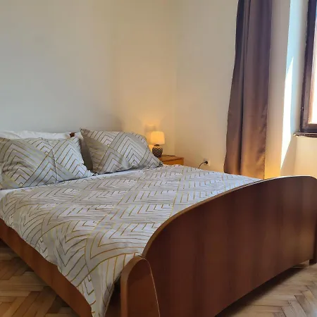 Se-na Apartment *